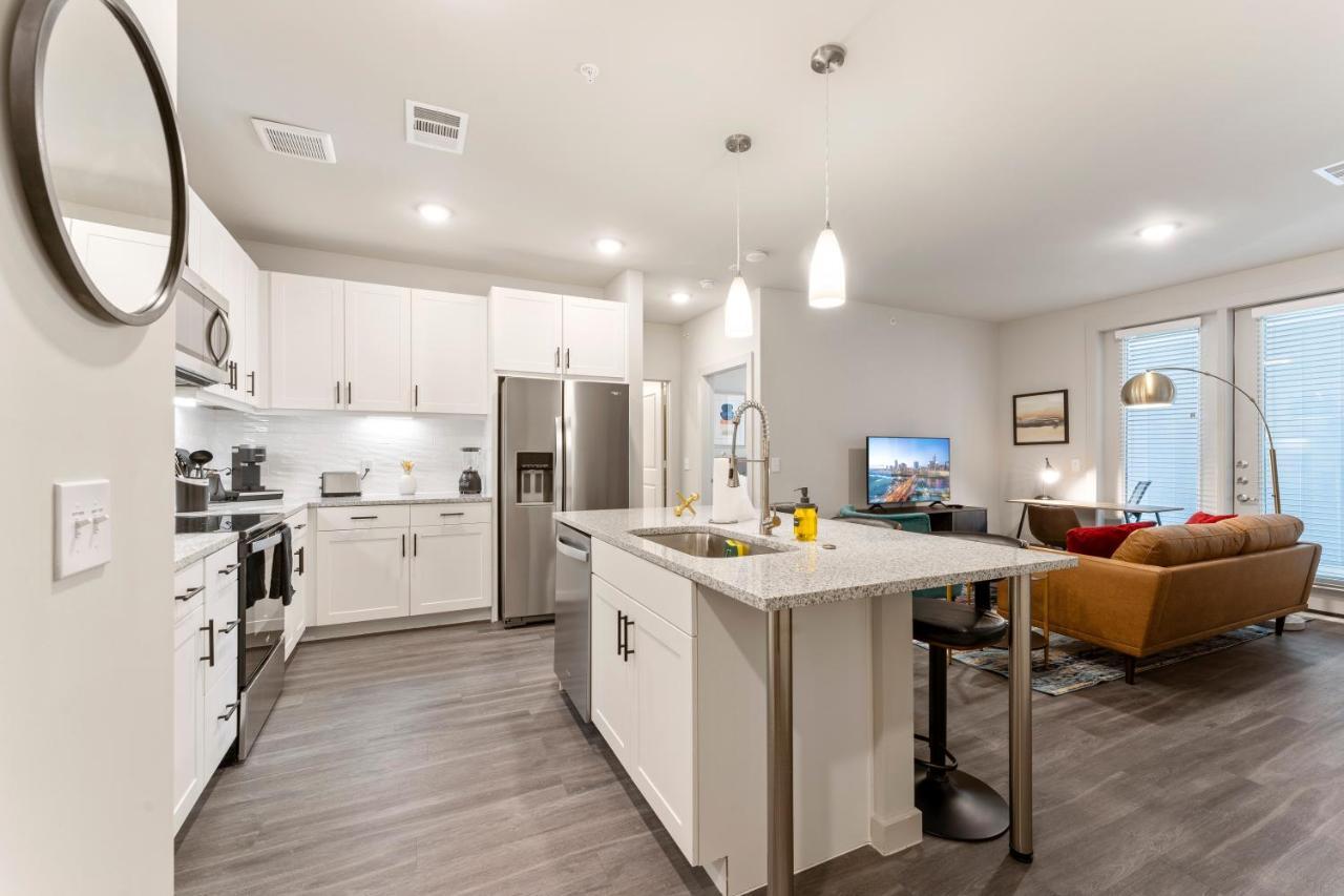 Luxury Central Apts - Free Parking, Gym, Fast Wifi Appartement Austin Buitenkant foto
